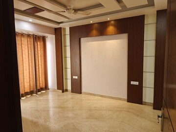 Room in 3 BHK Builder Floor at Sector 46 – for Rent