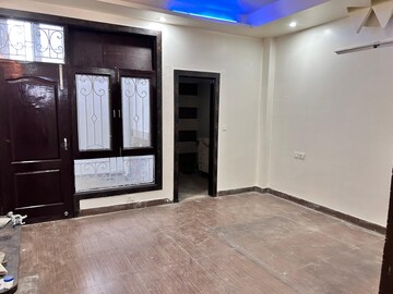 Room in 4 BHK Builder Floor at Shakti Khand – for Rent