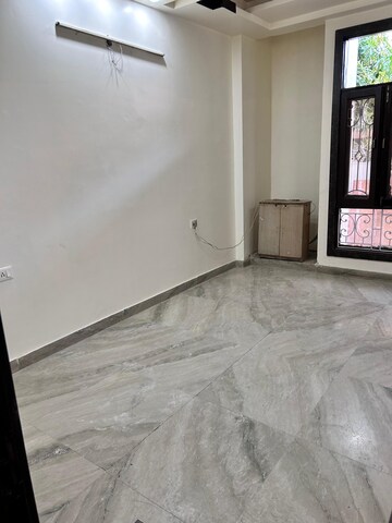 Room in 4 BHK Builder Floor at Shakti Khand – for Rent