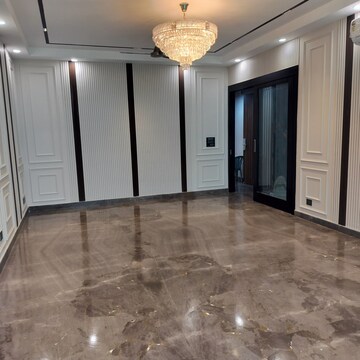 Room in 3 BHK Builder Floor at Greater Kailash – for Rent