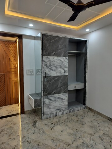 Room in 3 BHK Apartment at Sector 13, Dwarka – for Sale