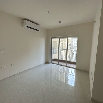 Room in 2 BHK Apartment at Lodha Amara Tower 6 and 22, Sandoz Baug – for Sale