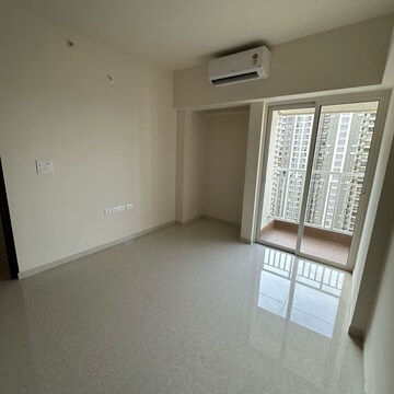 Room in 2 BHK Apartment at Lodha Amara Tower 6 and 22, Sandoz Baug – for Sale