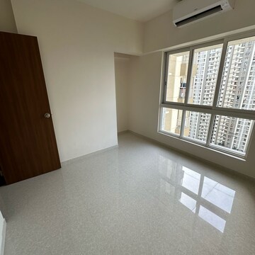 Room in 2 BHK Apartment at Lodha Amara Tower 6 and 22, Sandoz Baug – for Sale