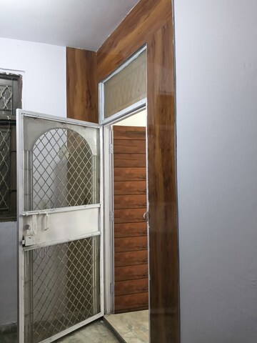 Balcony in 2 BHK Builder Floor at Shalimar Apartments Shalimar Garden, Shalimar Garden – for Sale