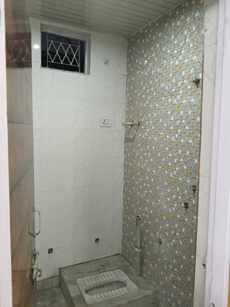 Bathroom, shalimar-apartments-shalimar-garden 2 Bedroom 850 Sq.Ft. Builder Floor In Shalimar Garden Ghaziabad 8216996