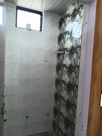 Bathroom in 2 BHK Builder Floor at Shalimar Apartments Shalimar Garden, Shalimar Garden – for Sale
