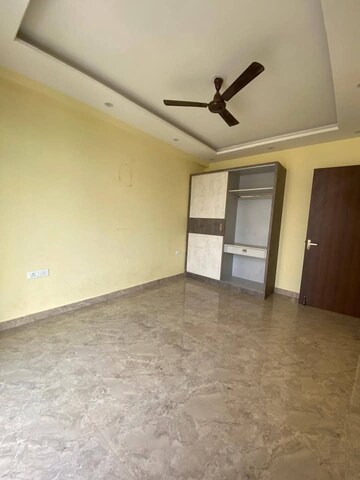 Room in 2 BHK Builder Floor at Ansal Plaza Sector-23, Sector 23 – for Rent