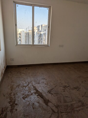 Room in 3 BHK Apartment at Jaypee Wish Town Klassic, Sector 134 – for Sale