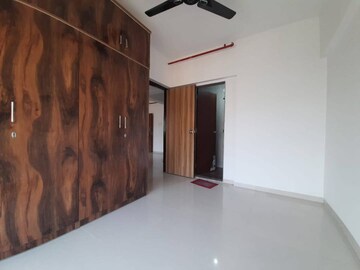 Room in 1 BHK Apartment at Avant Hillway, Goregaon East – for Rent