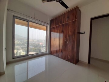 Room in 1 BHK Apartment at Avant Hillway, Goregaon East – for Rent