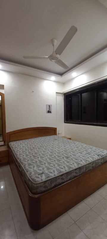 Bedroom in 3 BHK Apartment at Andheri West – for Rent