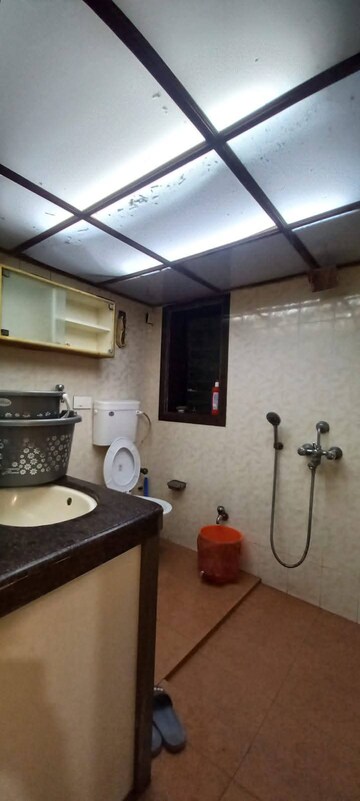 Master Bedroom in 3 BHK Apartment at Andheri West – for Rent