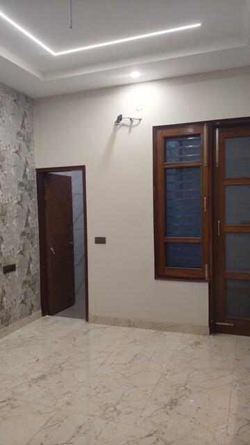 Room in 3.5 BHK Independent House at Ambala Highway – for Sale