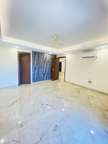 Room in 4 BHK Builder Floor at Palam Vihar Residents Association, Palam Vihar – for Rent