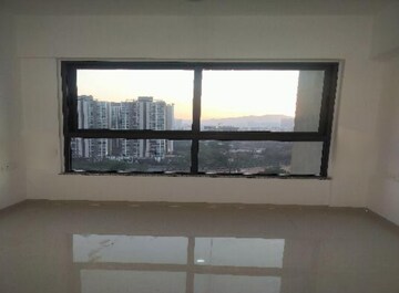 Room in 2 BHK Apartment at Kalpataru Immensa, Kolshet Road – for Rent