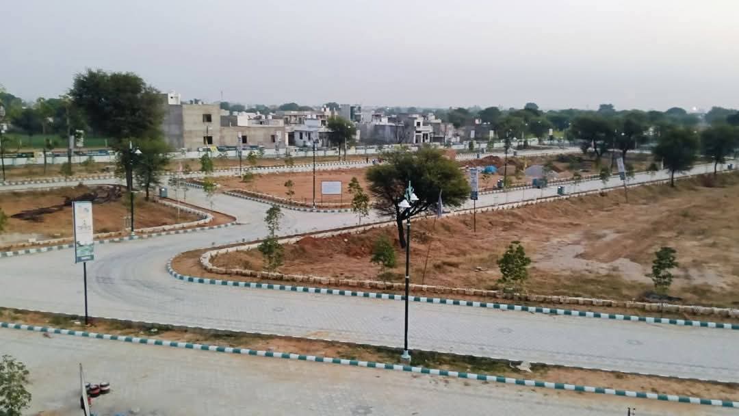 Plot For Sale in Gaur Yamuna City Galleria