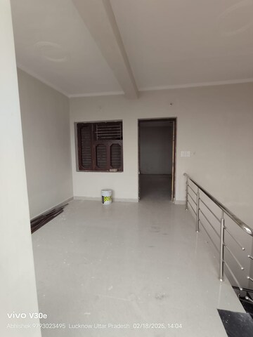 Room in 3 BHK Independent House at Jankipuram Extension – for Sale