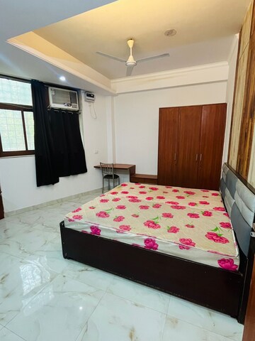 Bedroom in 2 BHK Builder Floor at Sushant Vyapaar Kendra, Sector 43 – for Rent