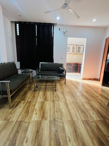 Living Room in 2 BHK Builder Floor at Sushant Vyapaar Kendra, Sector 43 – for Rent