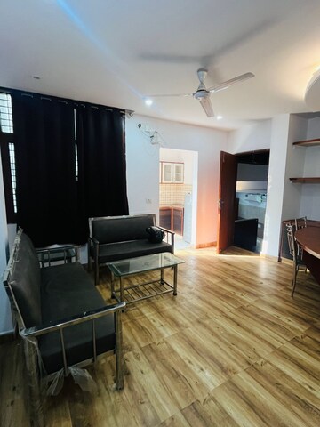 Living Room in 2 BHK Builder Floor at Sushant Vyapaar Kendra, Sector 43 – for Rent