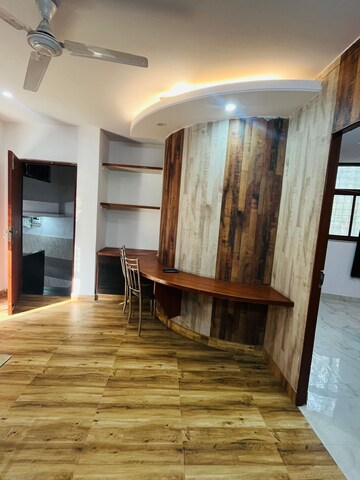 Living Room in 2 BHK Builder Floor at Sushant Vyapaar Kendra, Sector 43 – for Rent