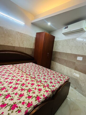 Bedroom in 2 BHK Builder Floor at Sushant Vyapaar Kendra, Sector 43 – for Rent