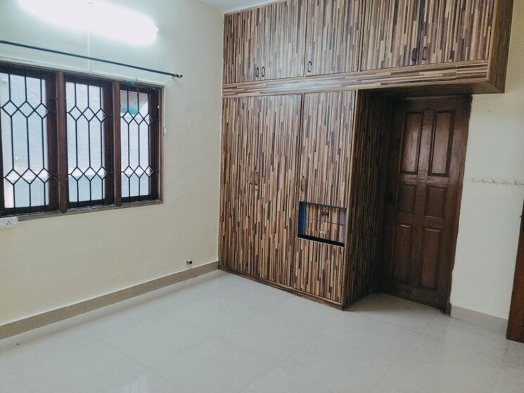 Room, indiranagar 6 Bedroom 2400 Sq.Ft. Independent House In Indiranagar Bangalore 8217357