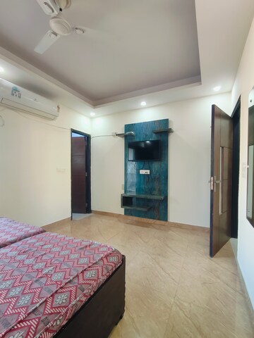 Bedroom in 1 BHK Builder Floor at Queens Plaza, Sector 43 – for Rent