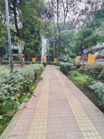 Balcony in 1 BHK Builder Floor at Queens Plaza, Sector 43 – for Rent