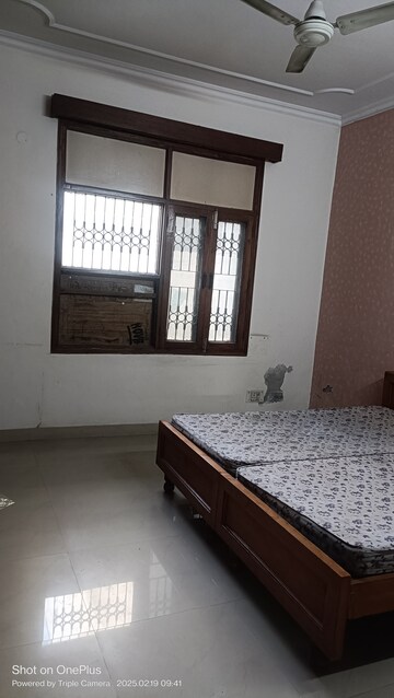 Kitchen in 1.5 BHK Builder Floor at Ashoka Enclave 3, Sector 35 – for Rent