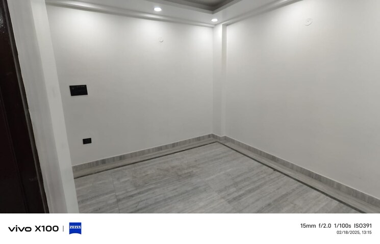 Room, shaheed bhagat singh colony 3 Bedroom 702 Sq.Ft. Apartment In Shaheed Bhagat Singh Colony Delhi 8217483