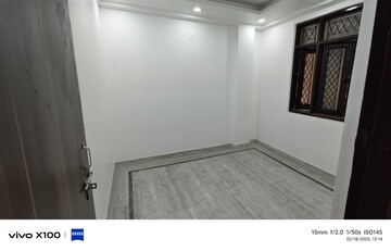 Room in 3 BHK Apartment at Shaheed Bhagat Singh Colony – for Sale