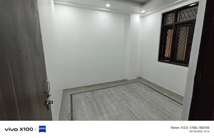 Room, shaheed bhagat singh colony 3 Bedroom 702 Sq.Ft. Apartment In Shaheed Bhagat Singh Colony Delhi 8217483