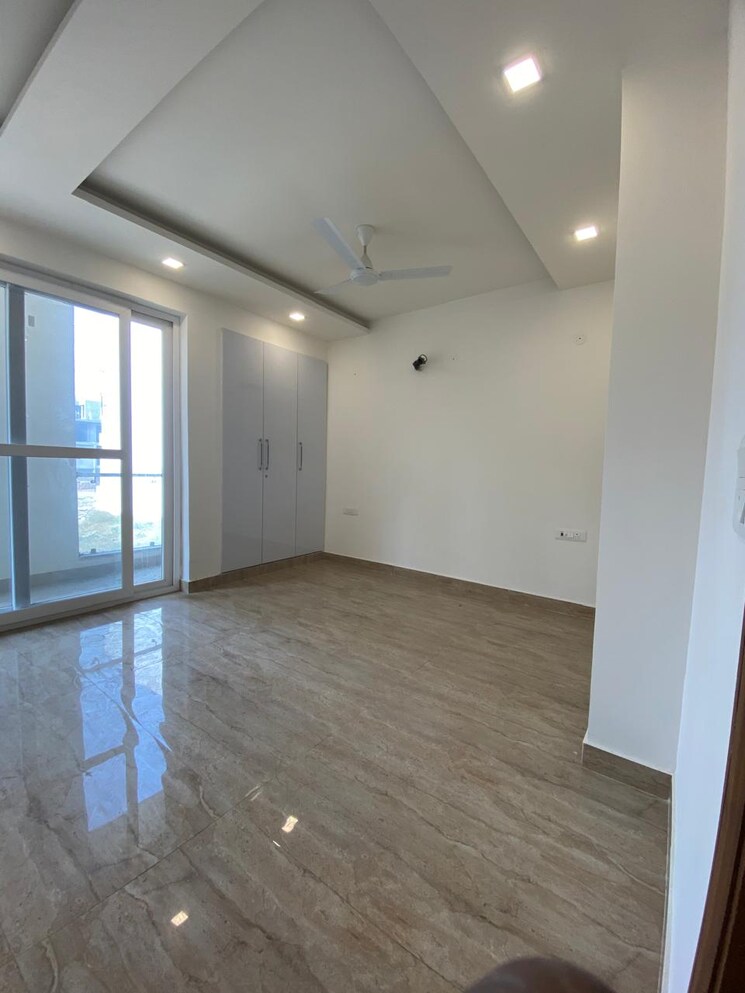 Room, parklands 3 Bedroom 250 Sq.Yd. Builder Floor In Sector 85 Faridabad 8217518