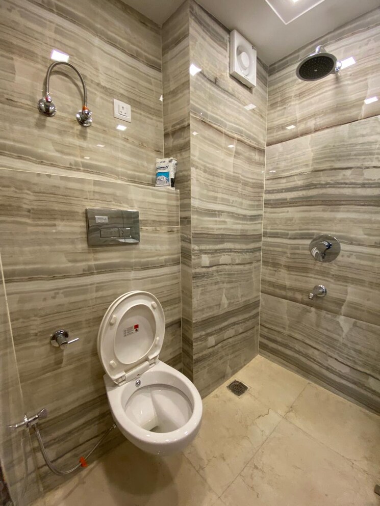 Bathroom, parklands 3 Bedroom 250 Sq.Yd. Builder Floor In Sector 85 Faridabad 8217518