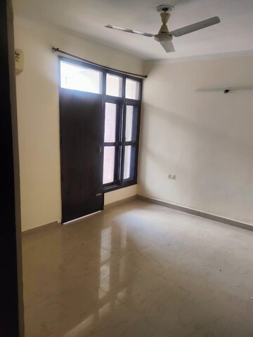 Room in 2.5 BHK Apartment at Maya Garden City, Lohgarh – for Rent