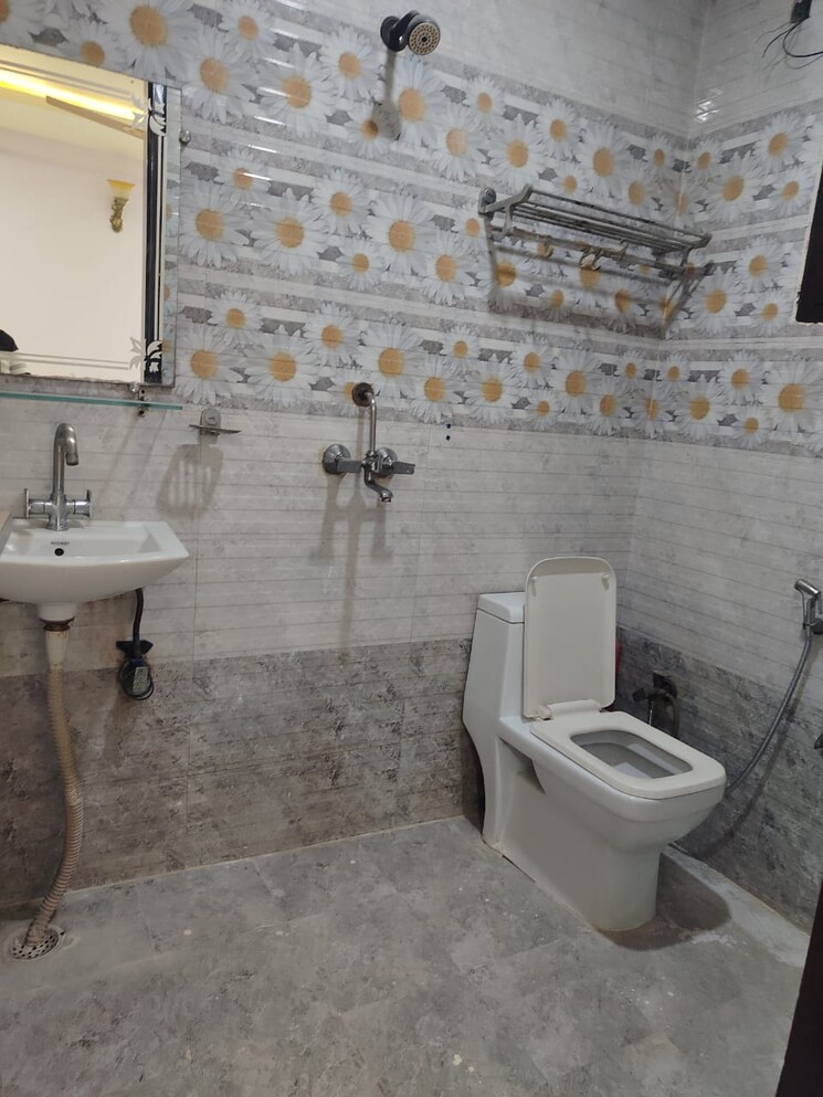 Bathroom, mahavir enclave 3 Bedroom 1050 Sq.Ft. Builder Floor In Mahavir Enclave Delhi 8217539