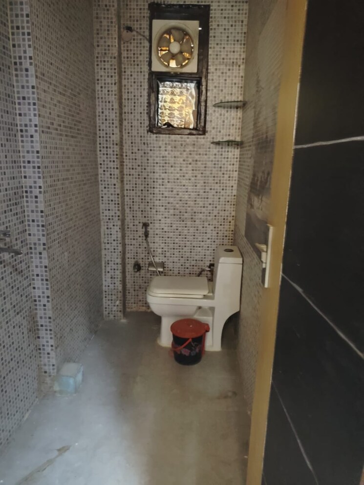 Bathroom, mahavir enclave 3 Bedroom 1050 Sq.Ft. Builder Floor In Mahavir Enclave Delhi 8217539