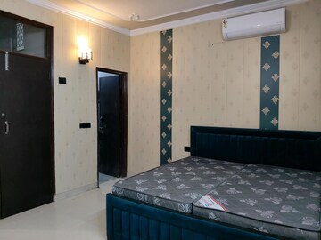 Bedroom in 1 BHK Builder Floor at Sector 54 – for Rent
