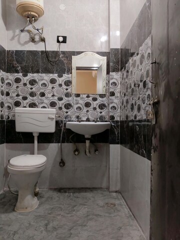 Attached Bathroom in 1 BHK Builder Floor at Sector 54 – for Rent