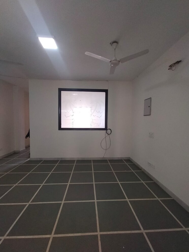Room, safdarjung enclave 3 Bedroom 1500 Sq.Ft. Apartment In Safdarjung Enclave Delhi 8217558
