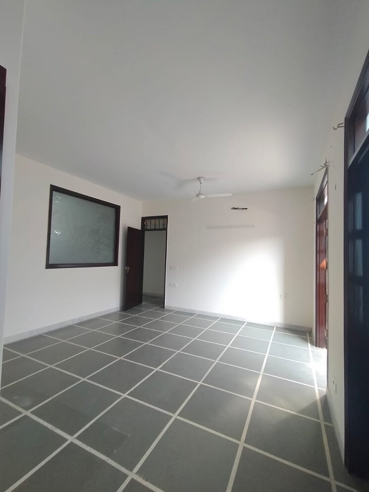 Room, safdarjung enclave 3 Bedroom 1500 Sq.Ft. Apartment In Safdarjung Enclave Delhi 8217558