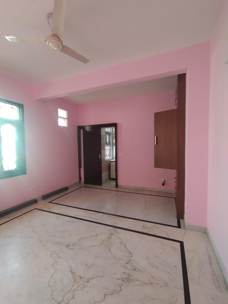 Room, safdarjung enclave 3 Bedroom 1500 Sq.Ft. Apartment In Safdarjung Enclave Delhi 8217558