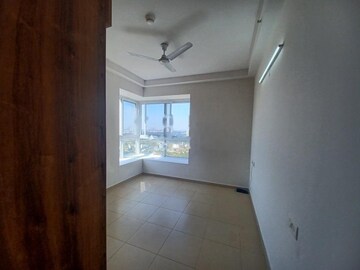 Room in 3 BHK Apartment at Bhartiya Nikoo Homes, Thanisandra Main Road – for Rent
