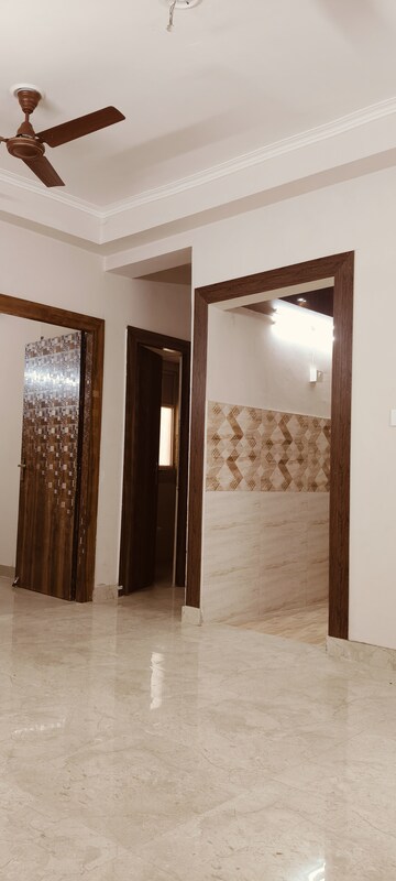 Room in 2 BHK Apartment at Amrapali Golf Homes, Sector 4, Greater Noida – for Sale