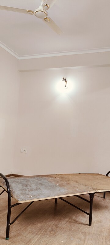 Room in 2 BHK Apartment at Amrapali Golf Homes, Sector 4, Greater Noida – for Sale