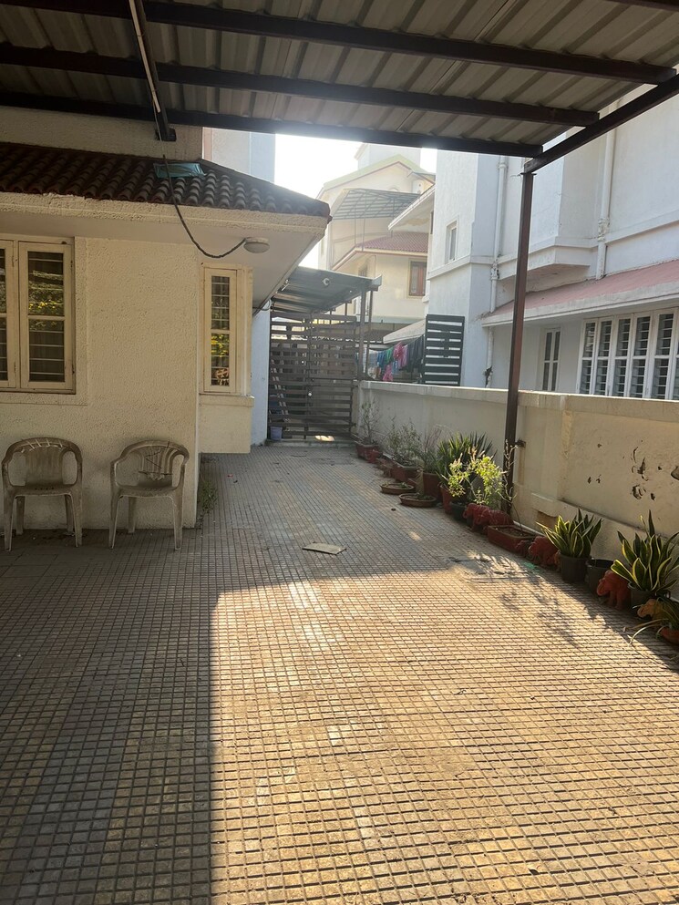  Parking, thaltej 4 Bedroom 5238 Sq.Ft. Villa In Thaltej Ahmedabad 8217814