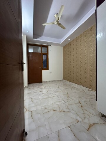 Room in 4 BHK Builder Floor at Niti Khand – for Sale
