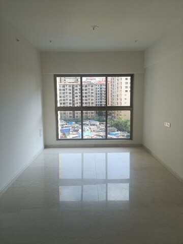 Room in 3 BHK Apartment at Rajesh Raj Infinia, Malad West – for Rent